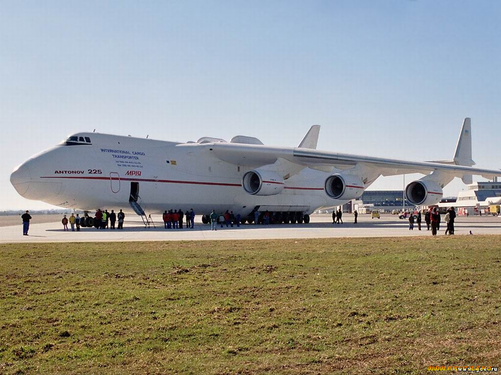 Вес ан. АН-225 Мрия внутри. АН-225 транспортный самолёт внутри. АН 225 изнутри. АН 225 масса.